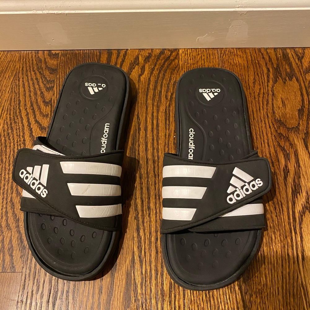 Adidas flip flops size 8